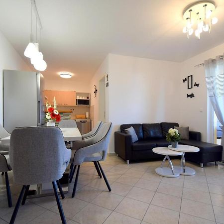 Apartment Lucy Malinska Εξωτερικό φωτογραφία